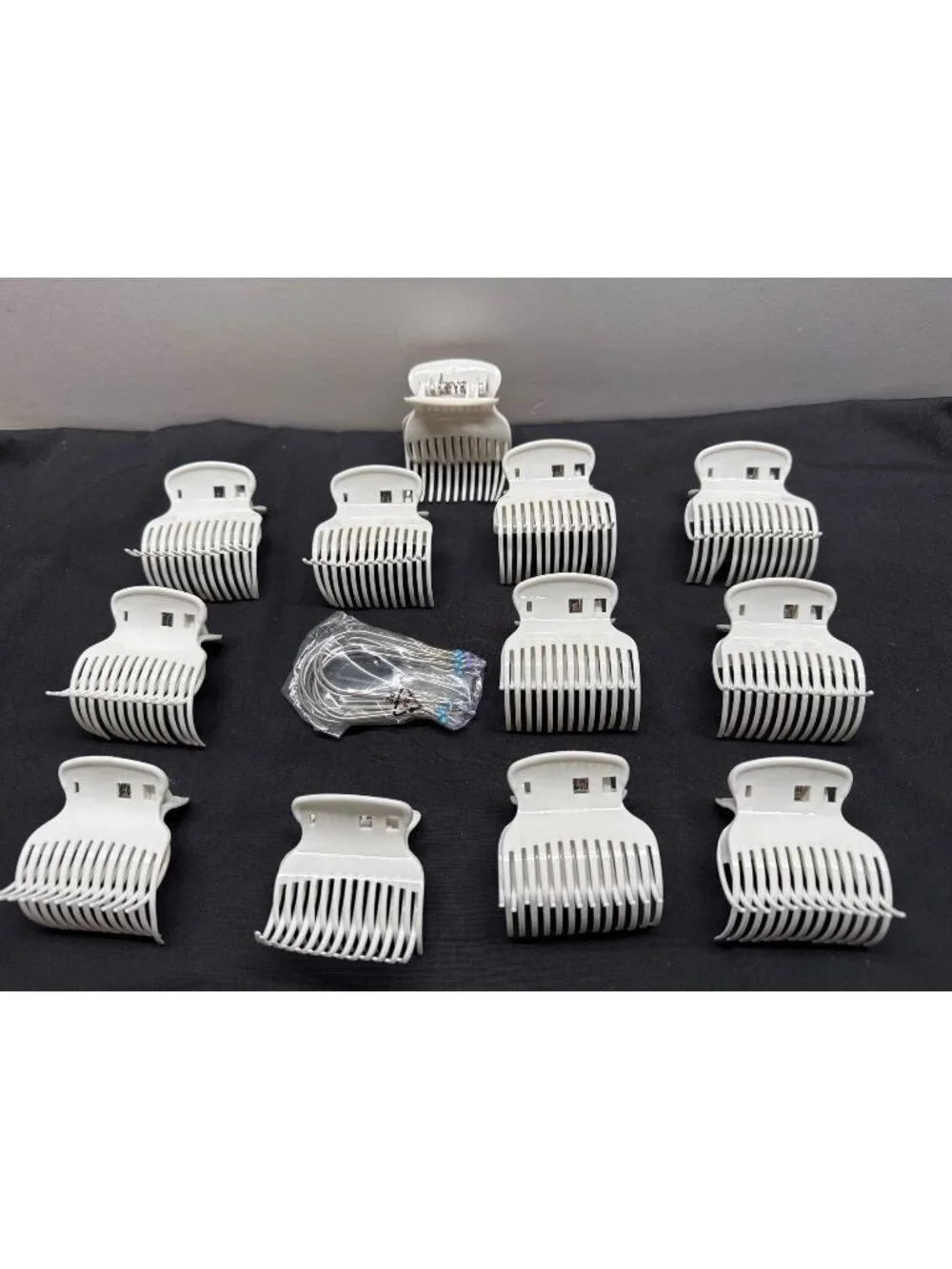 Scünci by Conair 12 White Plastic Hair Clips & 20 Metal Hair Pins With Colored T